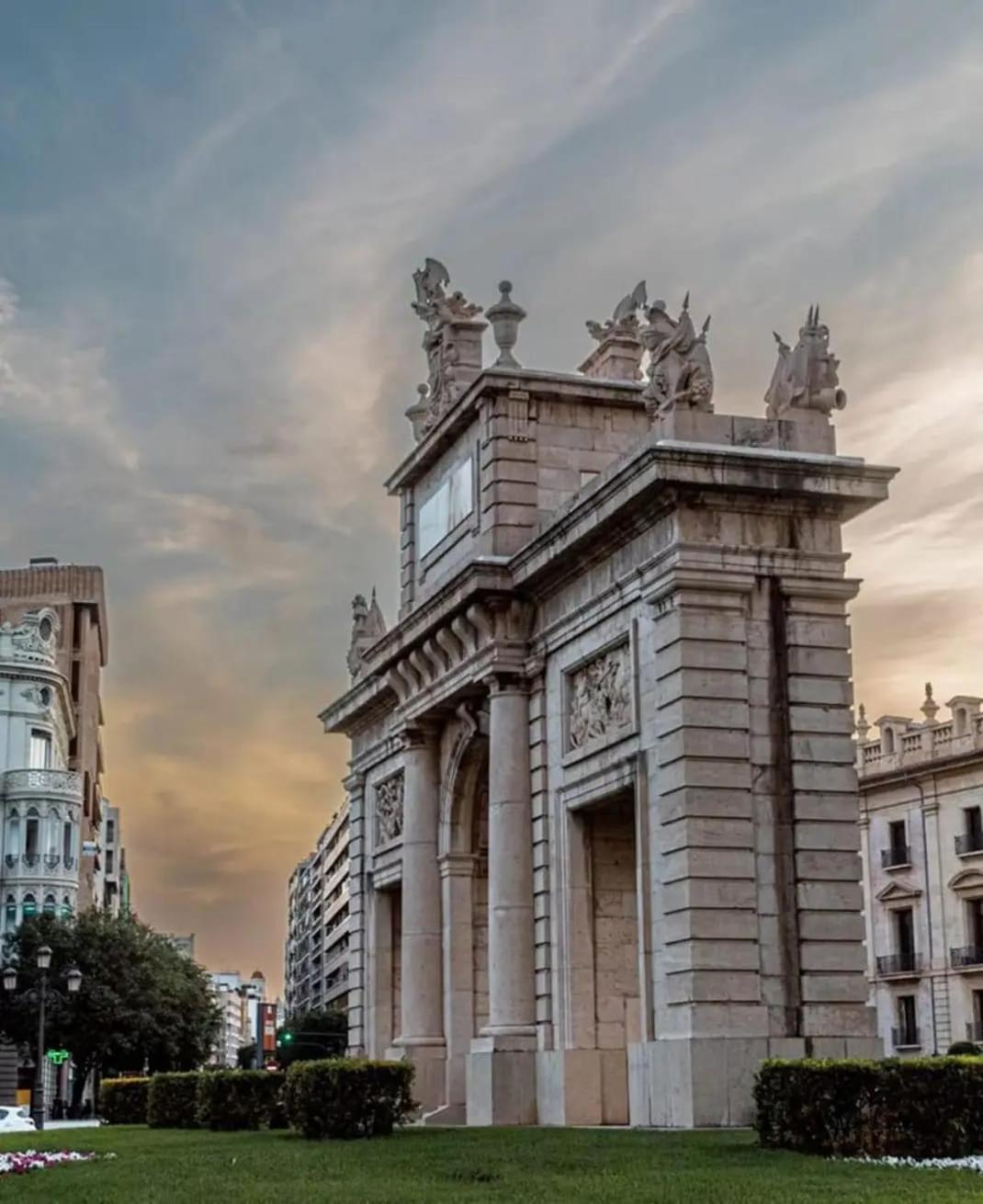Apartamento Turistico Lux Center Valencia Kültér fotó
